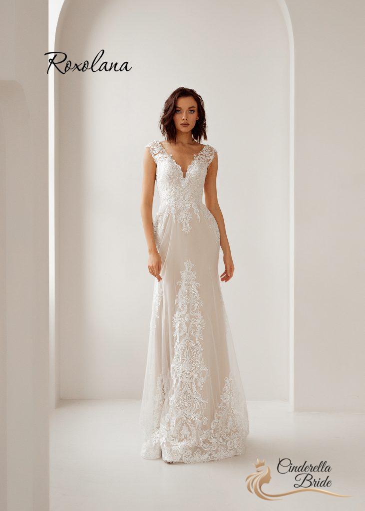 Nádherné, moderné svadobné šaty Roxolana ponúka svadobný salón Cinderella Bride v Malackách. S láskou k nevestám.