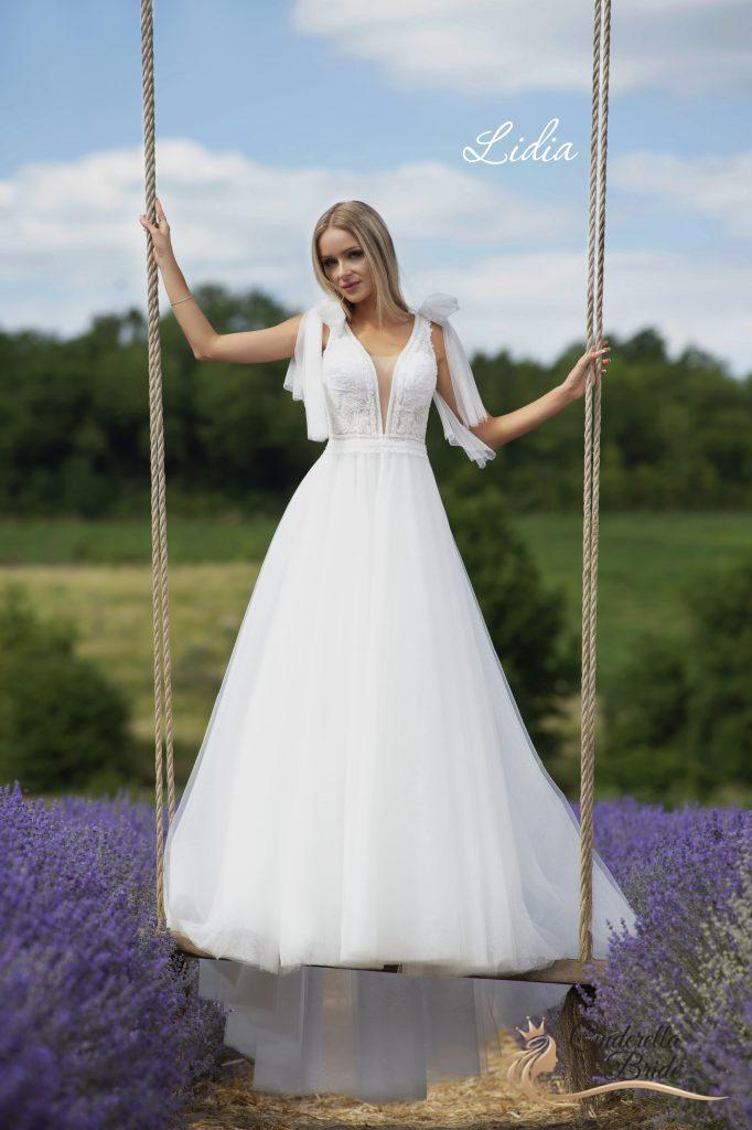 Nádherné, moderné svadobné šaty Lidia ponúka svadobný salón Cinderella Bride v Malackách. S láskou k nevestám.